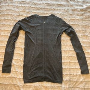 Lululemon long sleeve!!